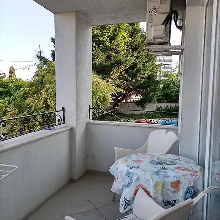 Апартамент Явор Appartamento Varna